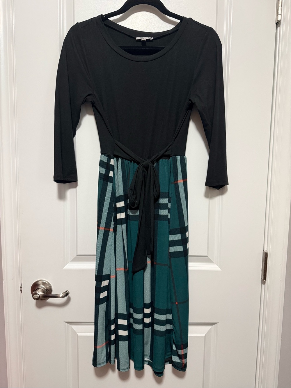 white birch Black Top Teal Plaid Tie-Waist Long Sleeve Dress